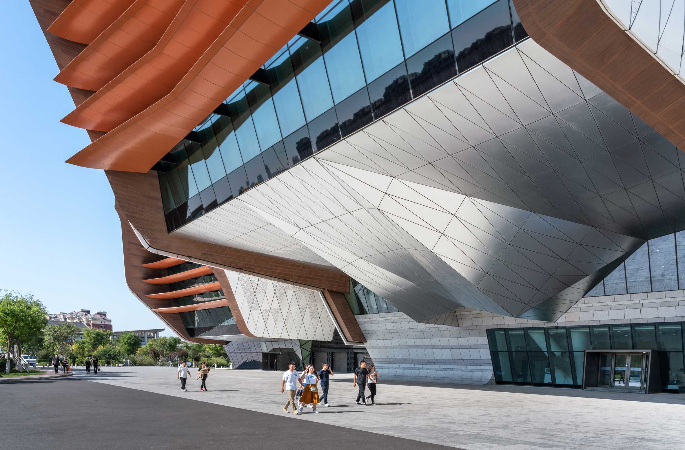 中国国家海事博物馆的船体状屋顶群