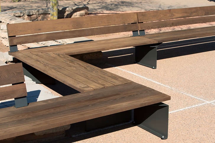 Landscape Forms首次亮相“ Link”户外座椅系统