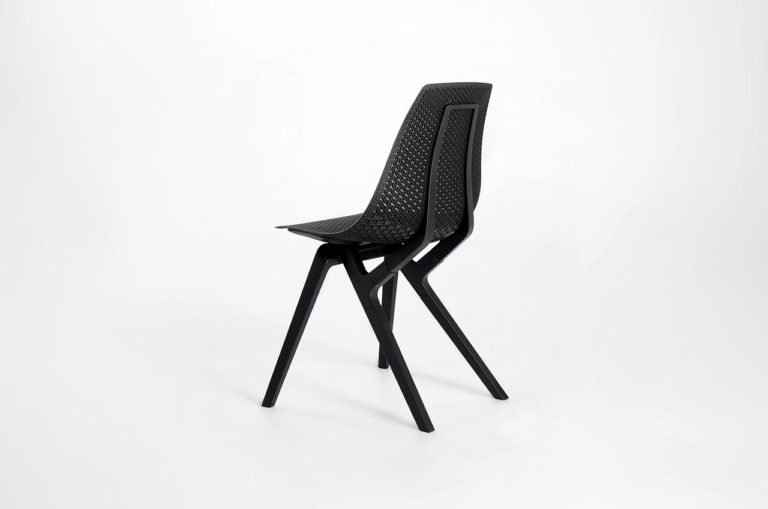 Noho move™椅子由可回收的尼龙绳制成