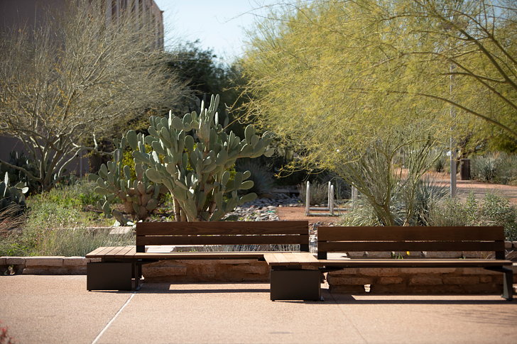 Landscape Forms首次亮相“ Link”户外座椅系统