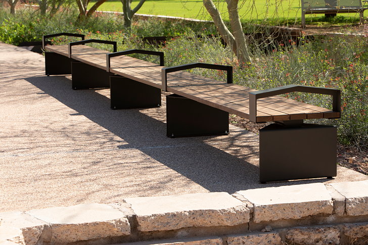 Landscape Forms首次亮相“ Link”户外座椅系统