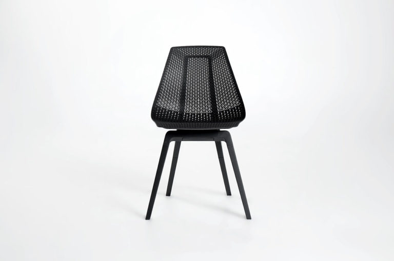 Noho move™椅子由可回收的尼龙绳制成