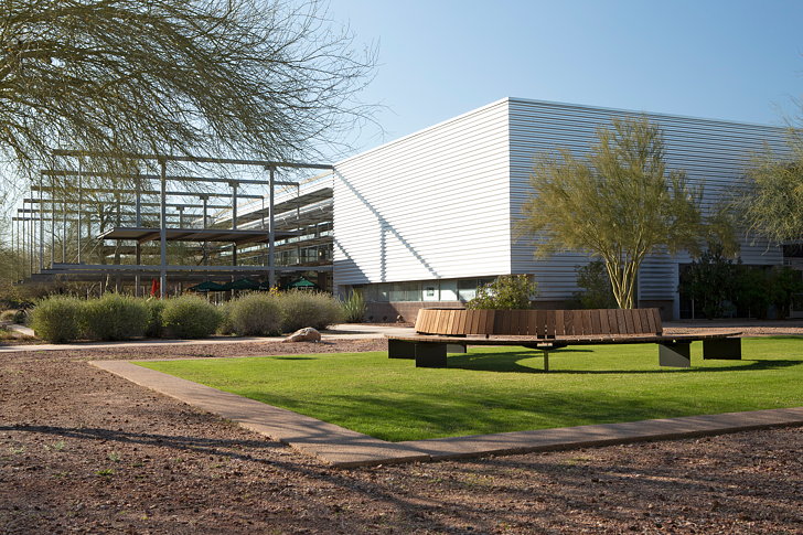 Landscape Forms首次亮相“ Link”户外座椅系统