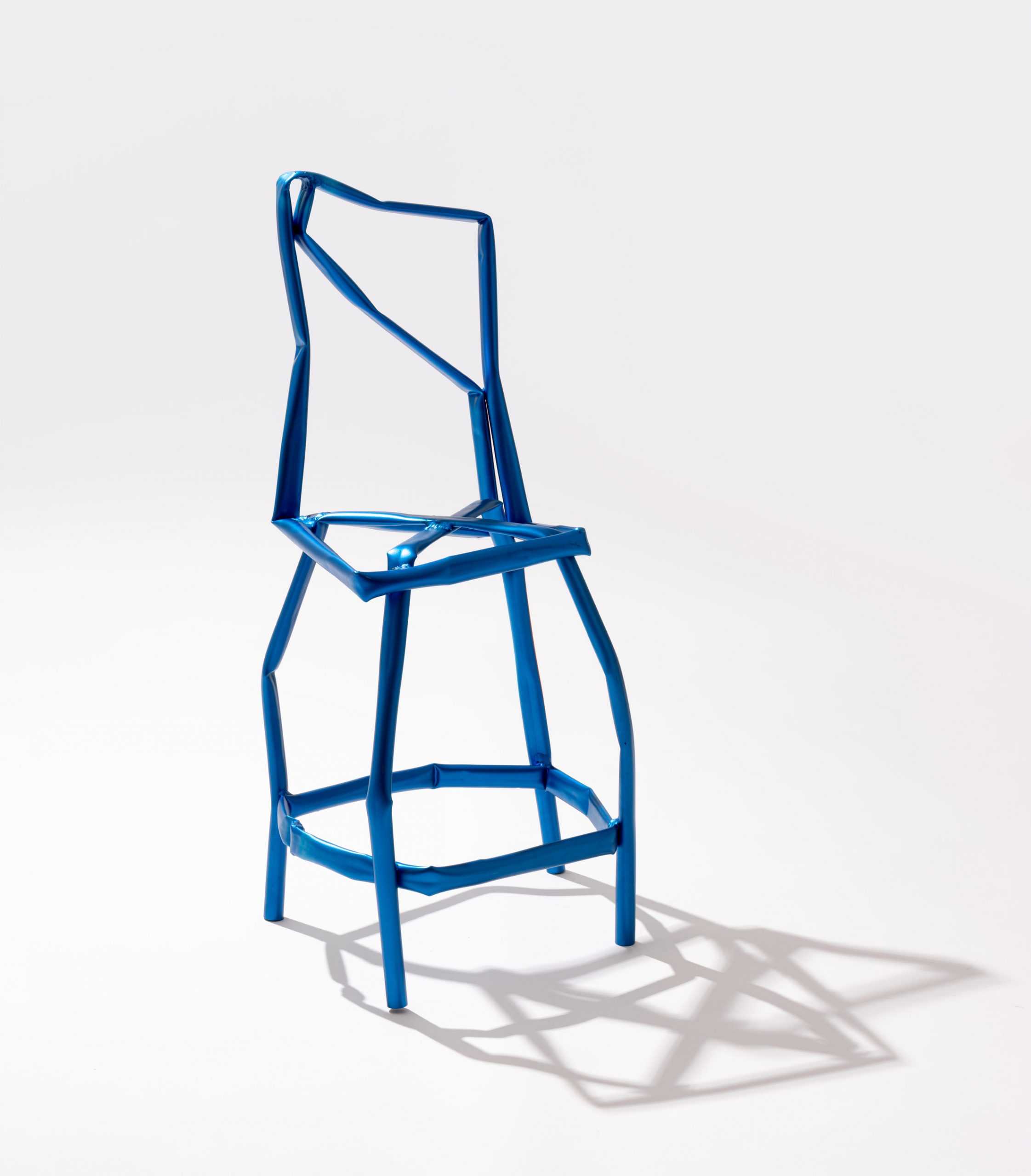 设计师Yeon Jinyeong旨在通过铝阳极氧化家具系列表达“矛盾之美”