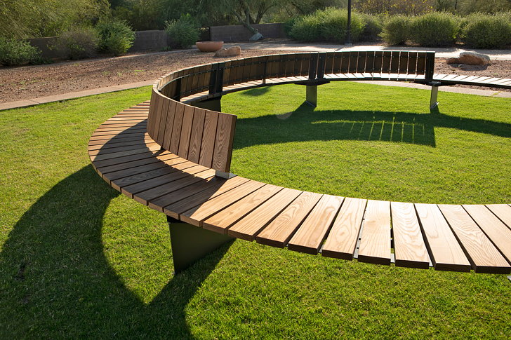 Landscape Forms首次亮相“ Link”户外座椅系统