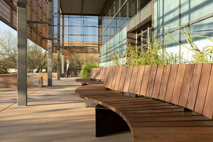 Landscape Forms首次亮相“ Link”户外座椅系统