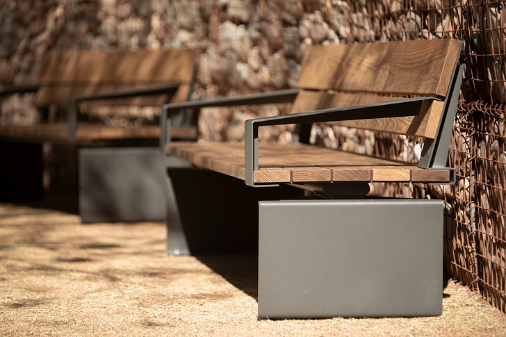 Landscape Forms首次亮相“ Link”户外座椅系统