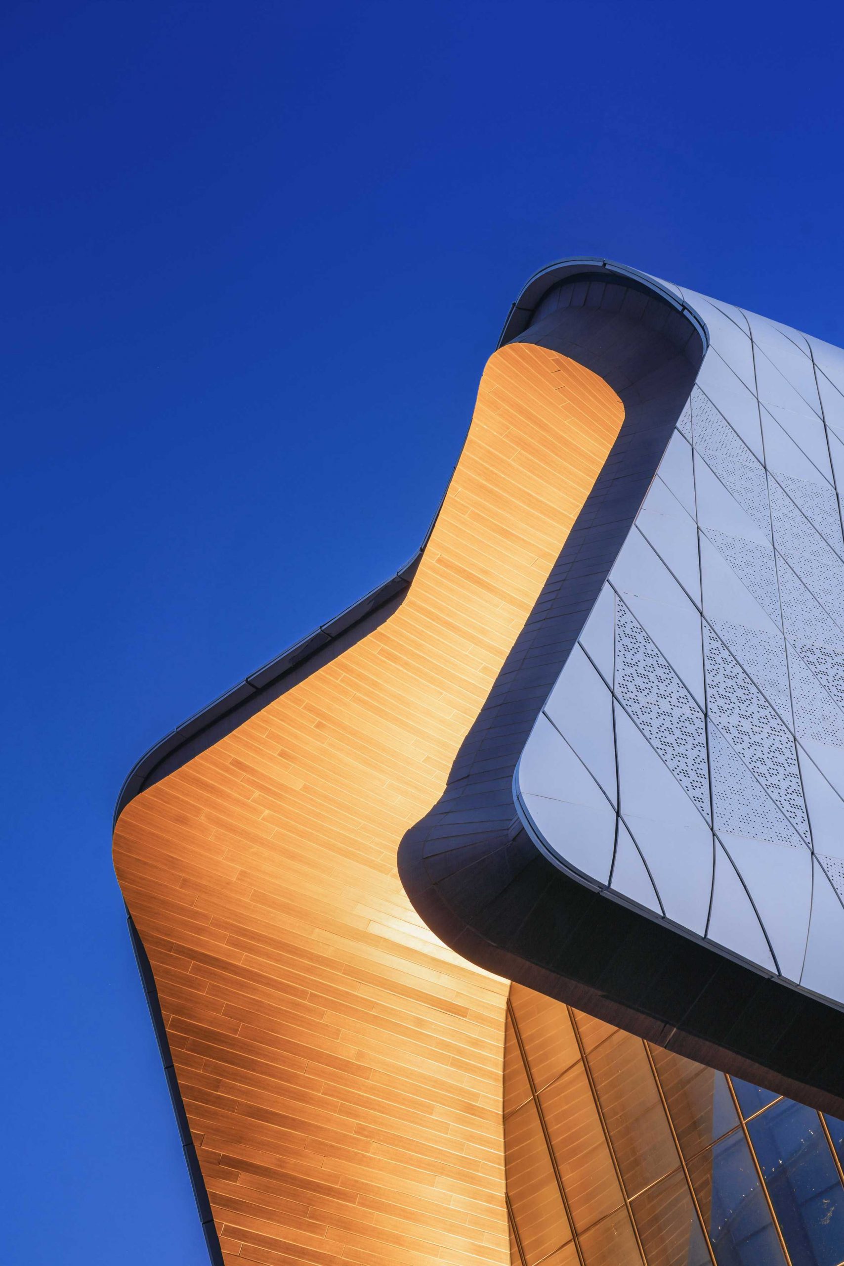 中国国家海事博物馆的船体状屋顶群