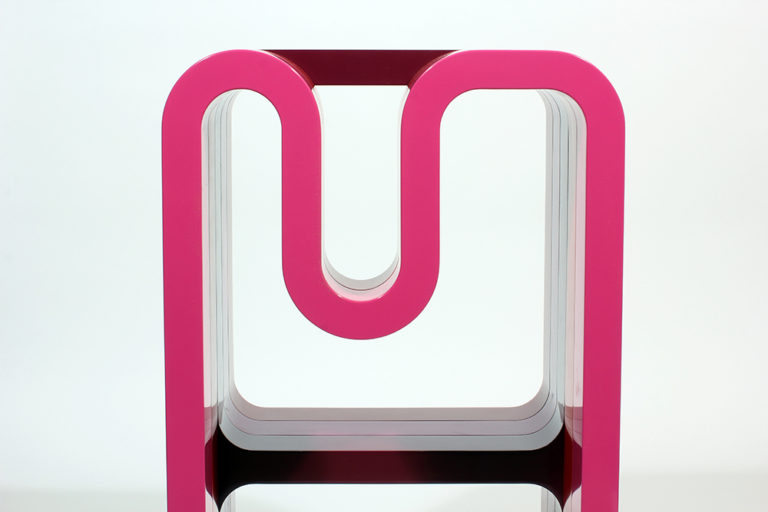 极简主义的环形边桌和环形架