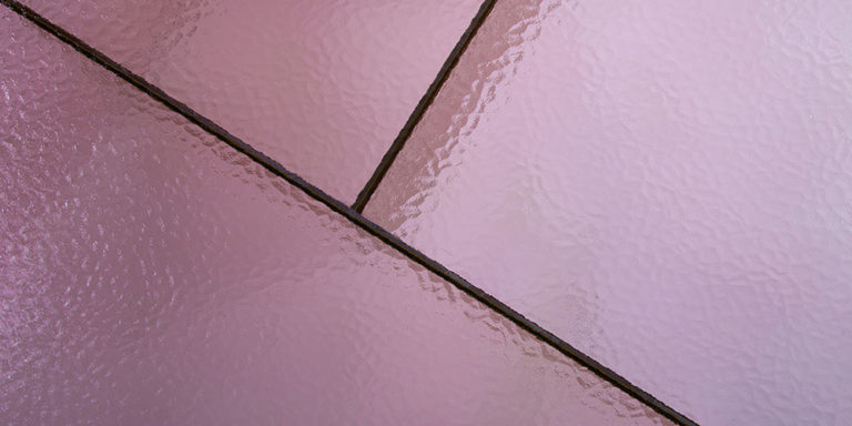 几何角度和玻璃设计结合的aspa桌子系列