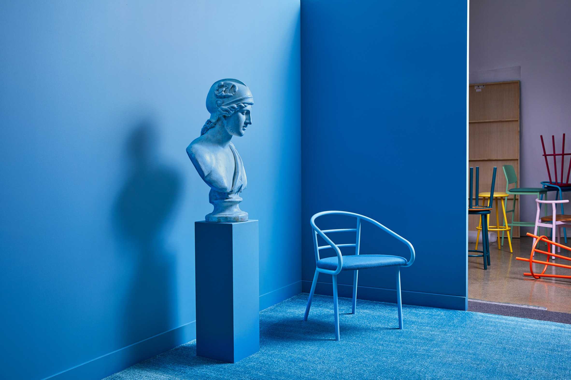 “简单而精致”的Division 12 弯曲金属家具