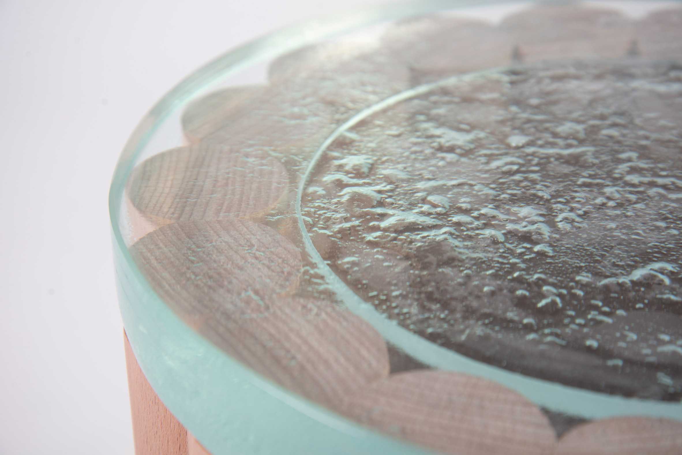 设计工作室Peca用榉木榫钉制造圆柱形家具