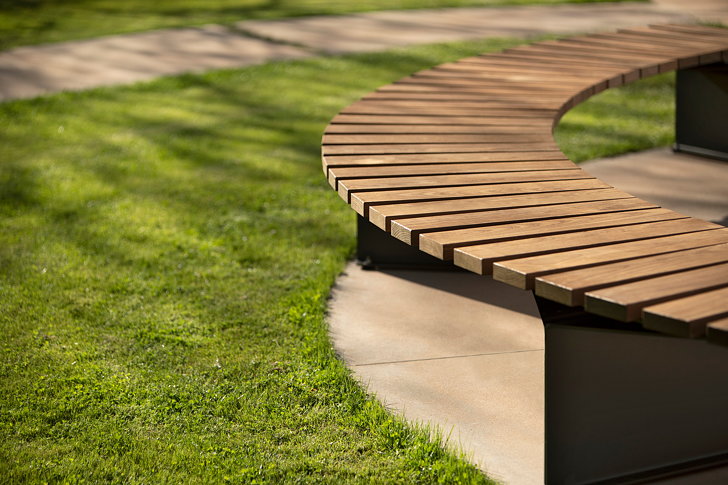 Landscape Forms首次亮相“ Link”户外座椅系统