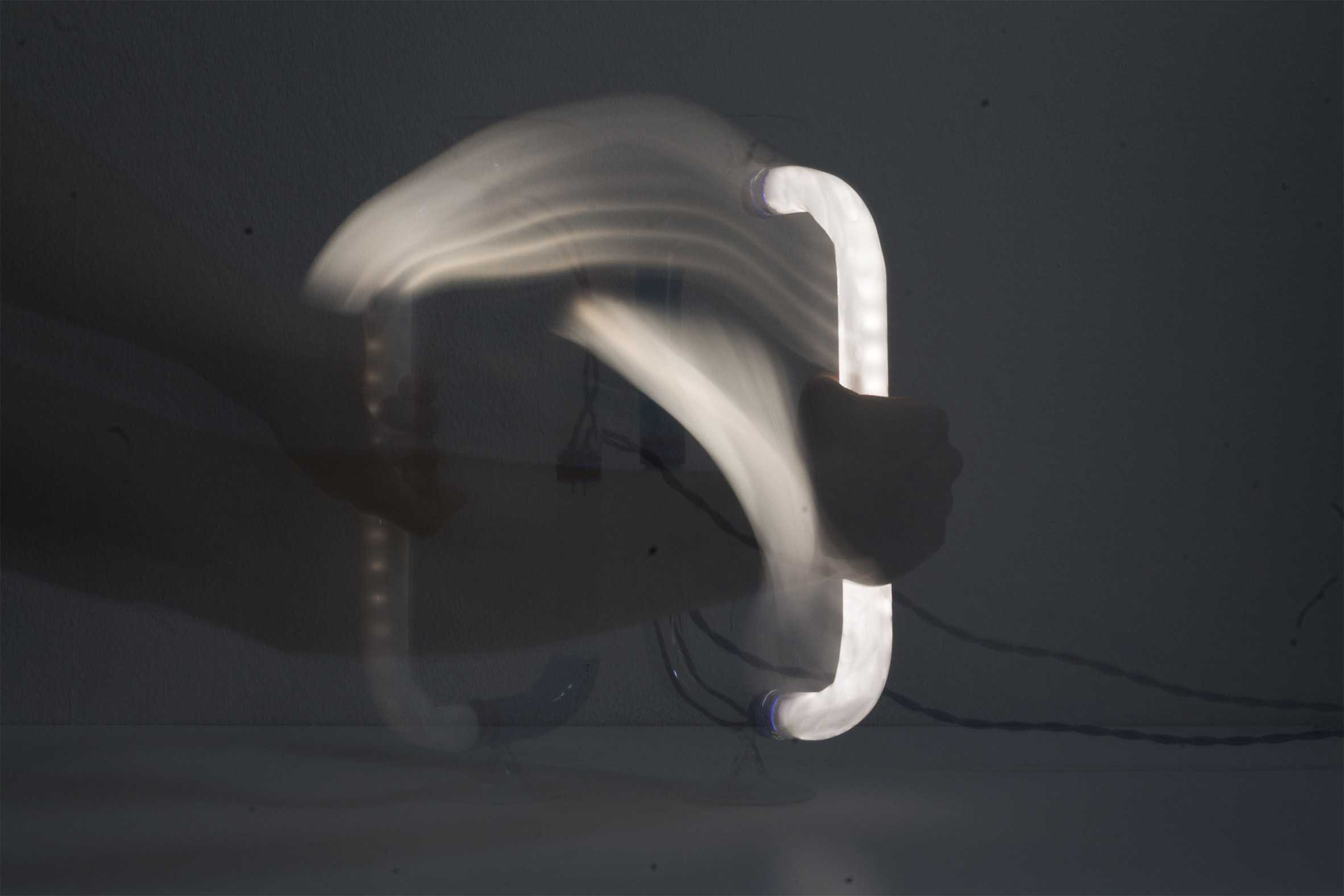 管状Circuiti Liquidi灯使用蓝色液体打开灯