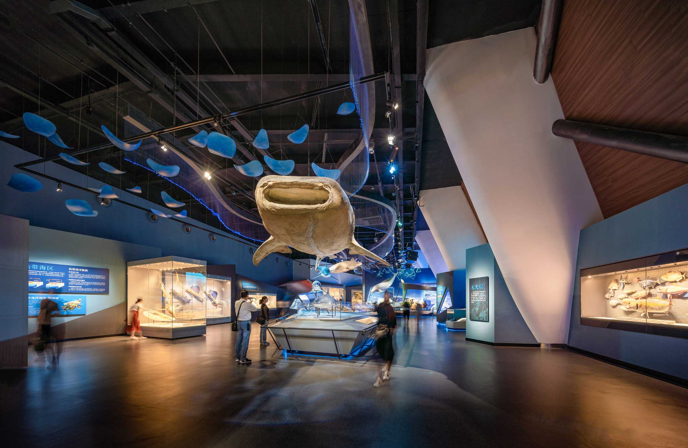 中国国家海事博物馆的船体状屋顶群