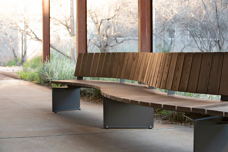 Landscape Forms首次亮相“ Link”户外座椅系统