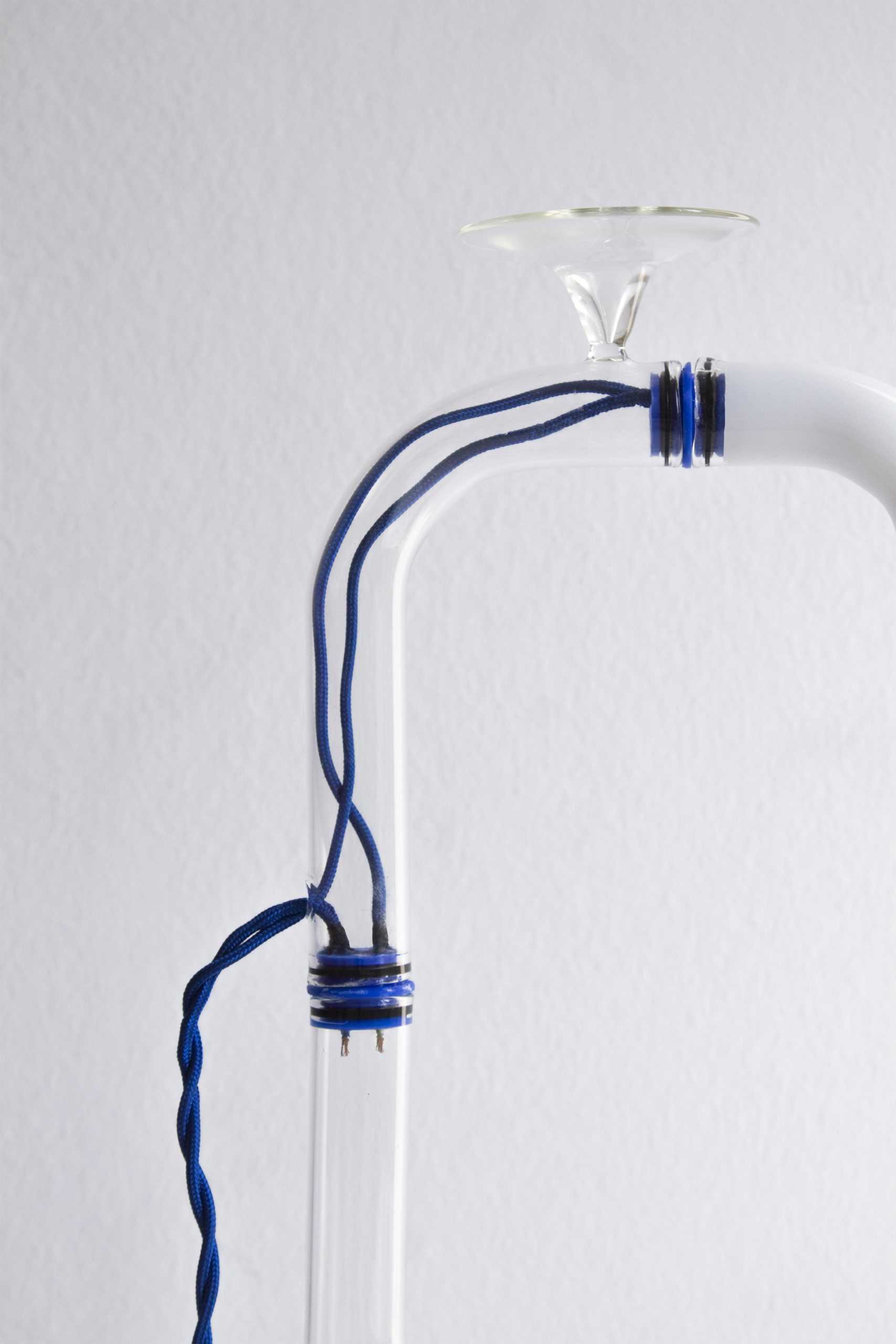 管状Circuiti Liquidi灯使用蓝色液体打开灯