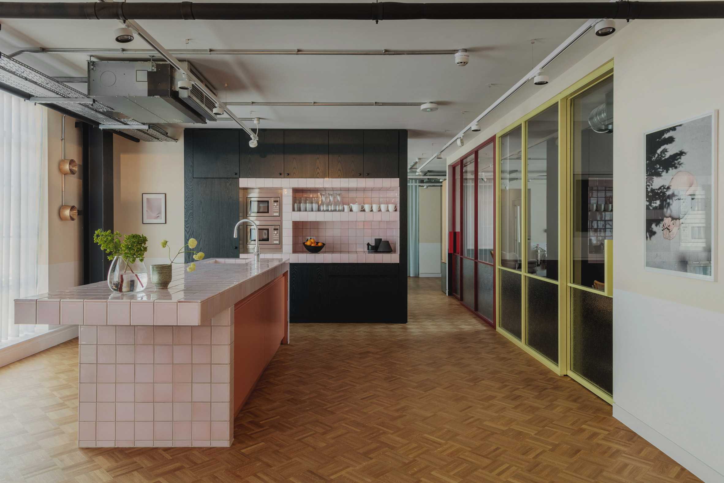 Daytrip为Clerkenwell的媒体公司设立了折衷办公室