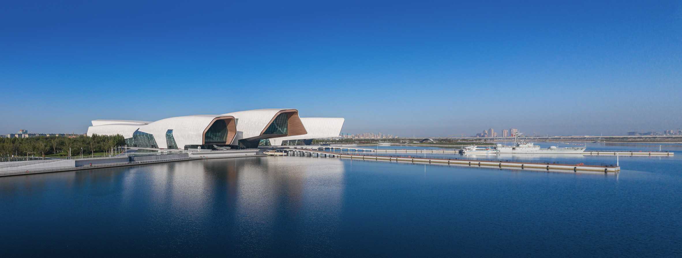 中国国家海事博物馆的船体状屋顶群