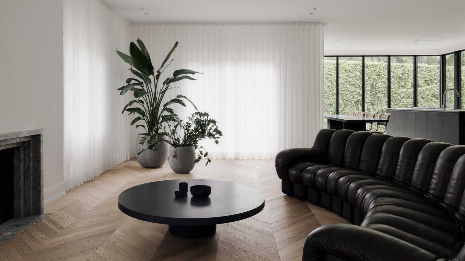 Atelier Barda装修的蒙特利尔房屋，黑白对比