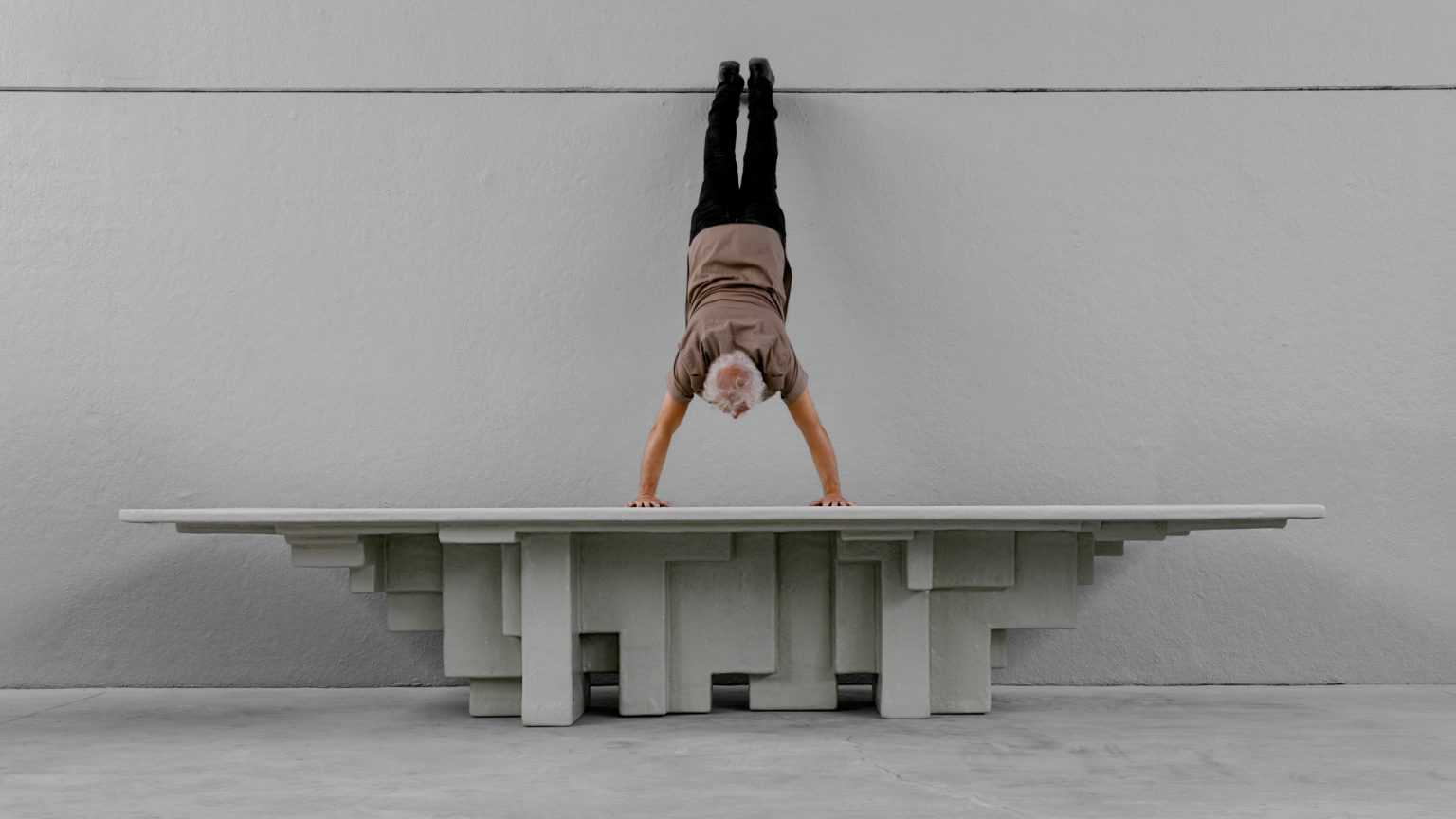 Studio Nucleo为Nilufar Gallery的蜡笔色调上色了原始家具