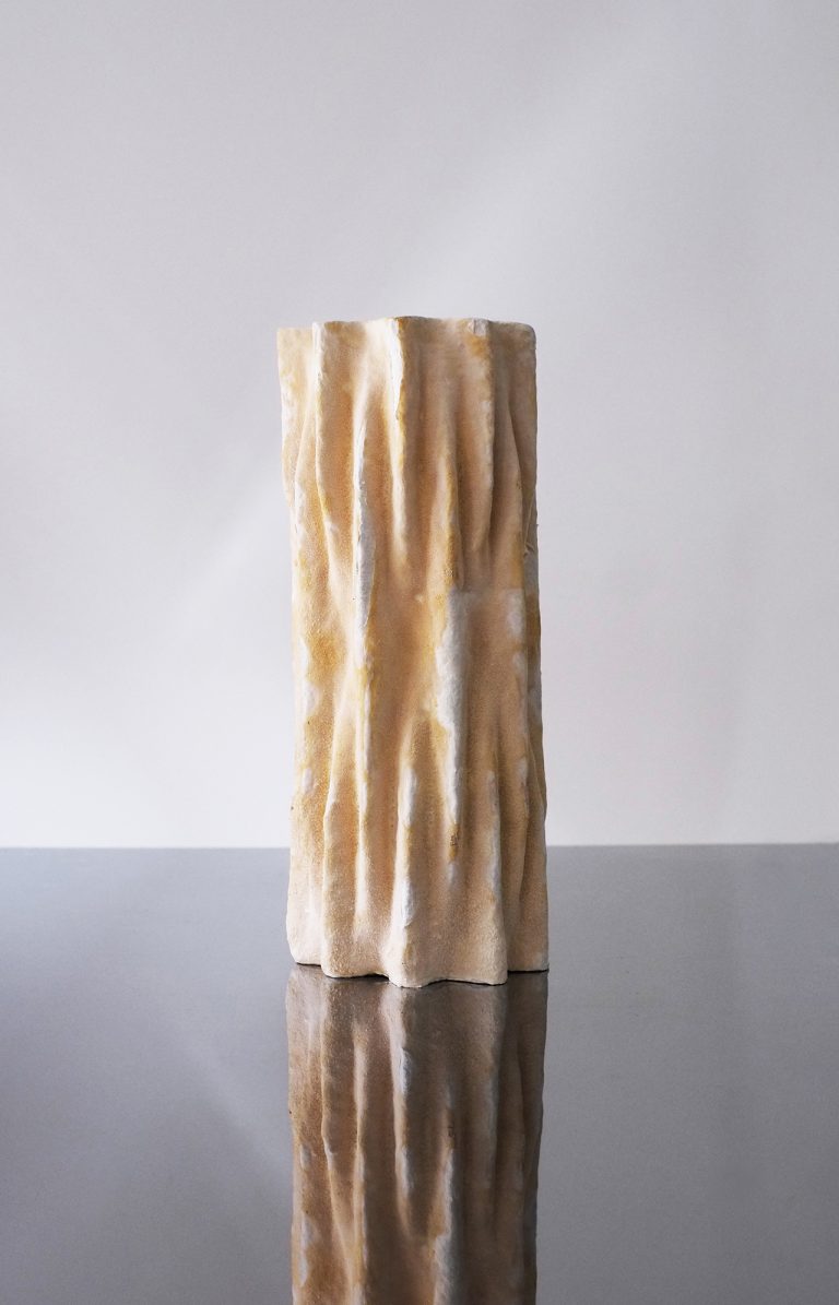 自然界的物体是由生物体构成的