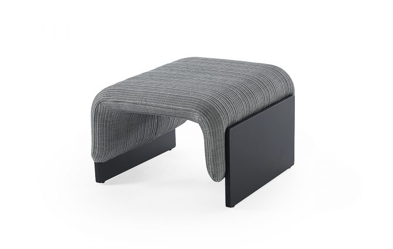 Diwan更新了许多传统的沙发