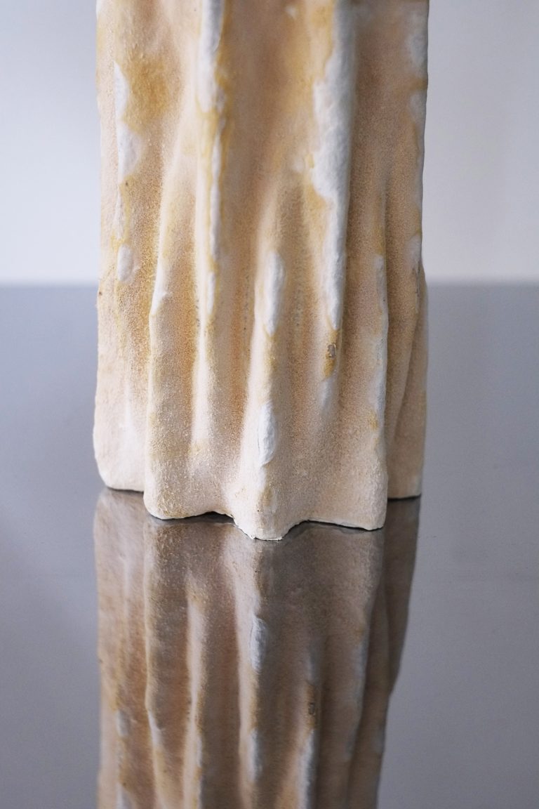 自然界的物体是由生物体构成的