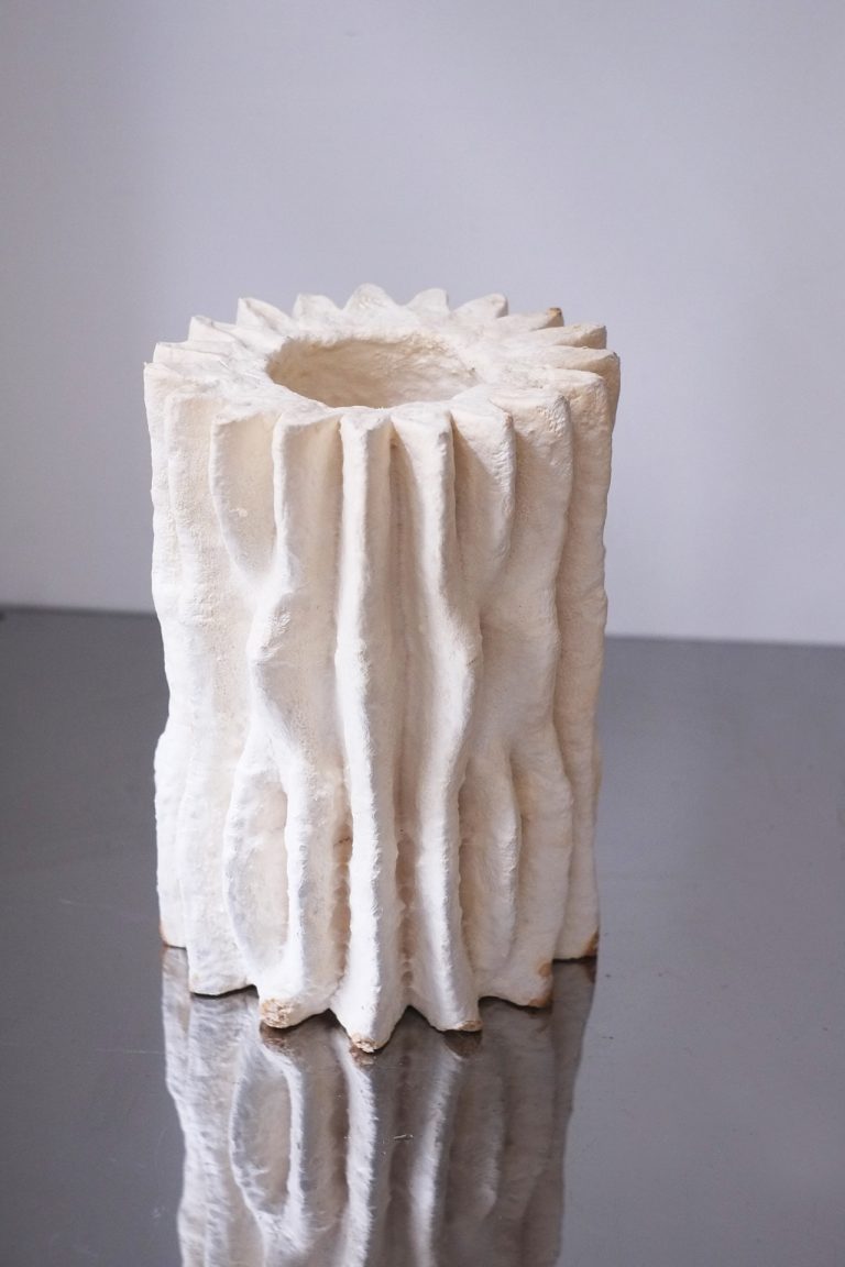 自然界的物体是由生物体构成的