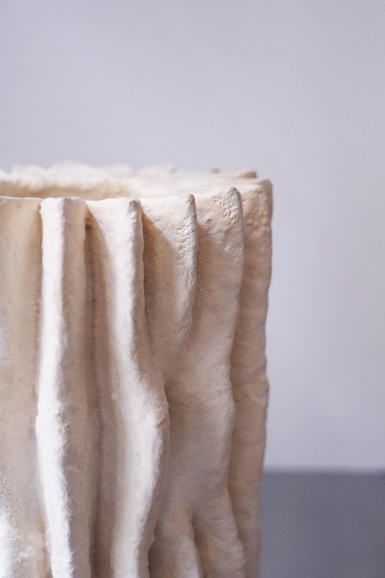 自然界的物体是由生物体构成的