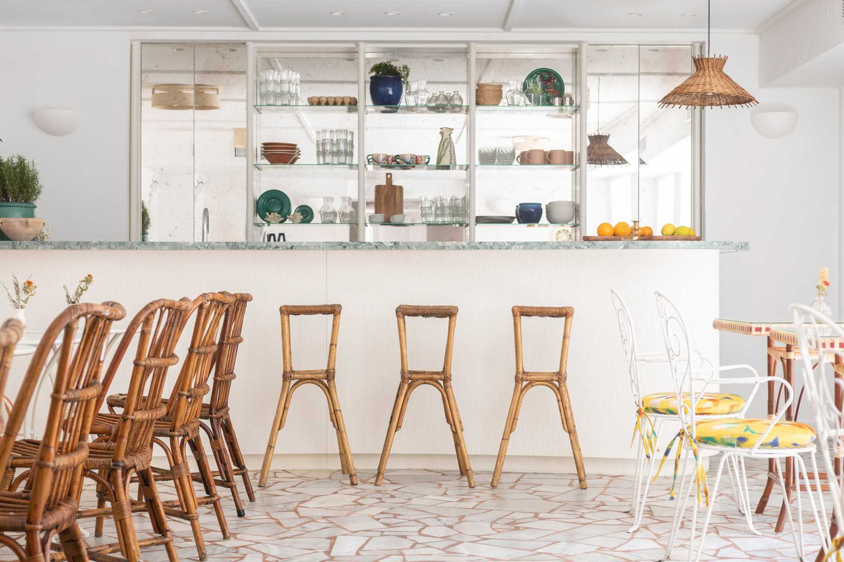 Stéphanie Lizée为 Le Sud酒店的内部设计是对法国南部的一种敬意