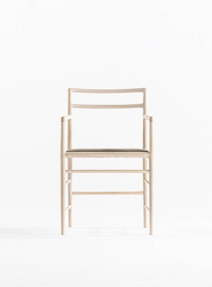 新系列家具融合了意大利和日本的工艺