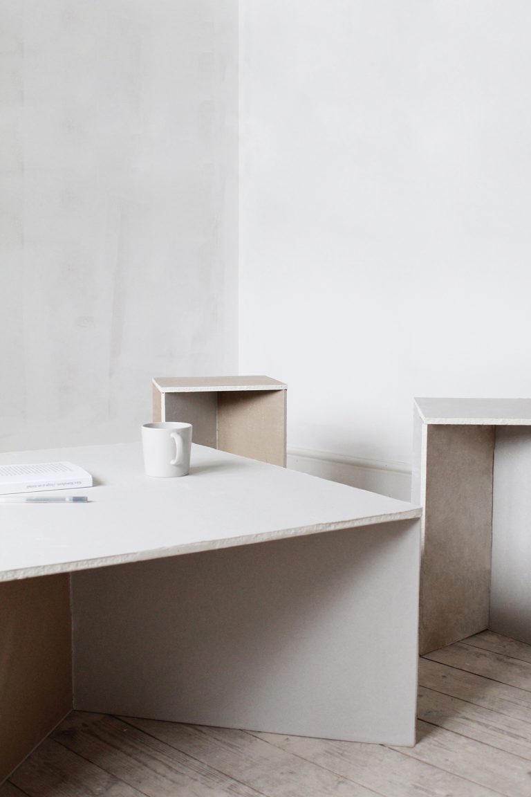 石膏板?干式家具应对负担得起的家具问题