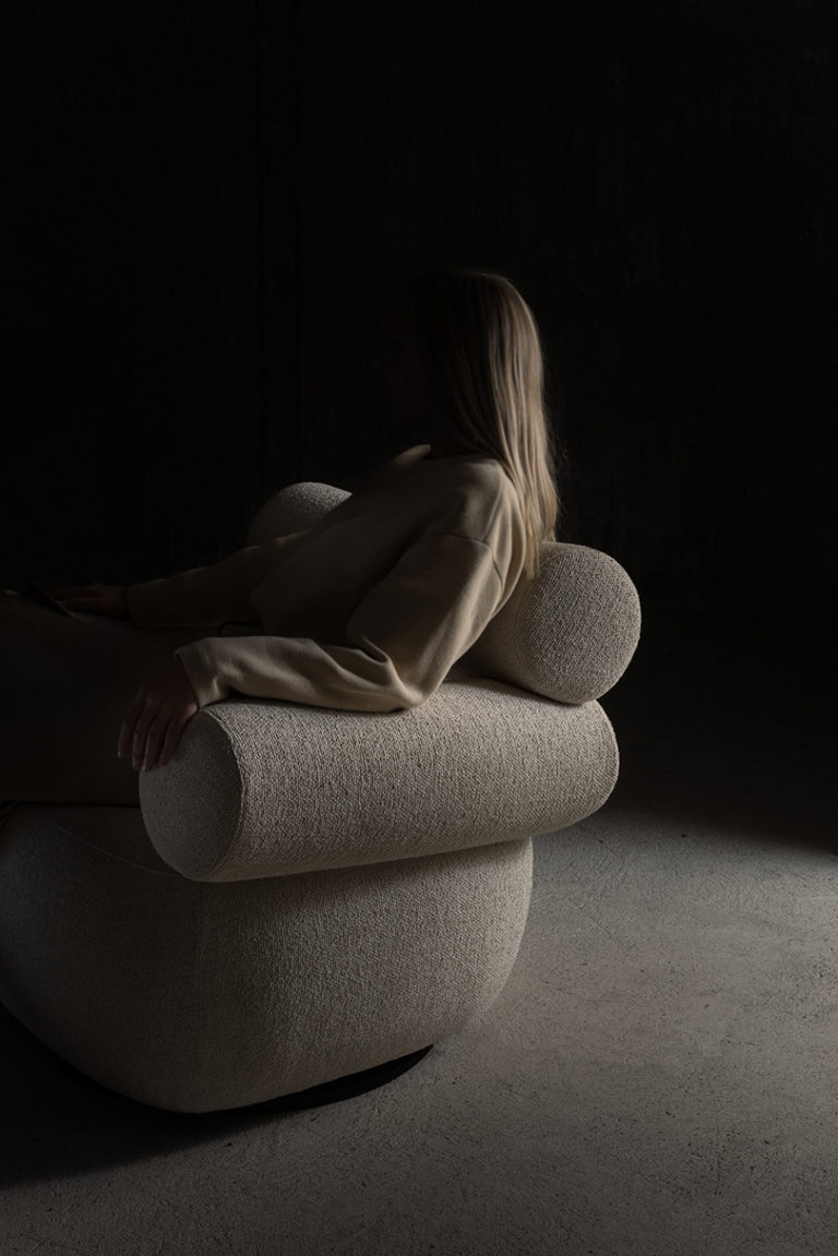 Note 设计工作室推出了带有Mallow休闲椅的Note版本