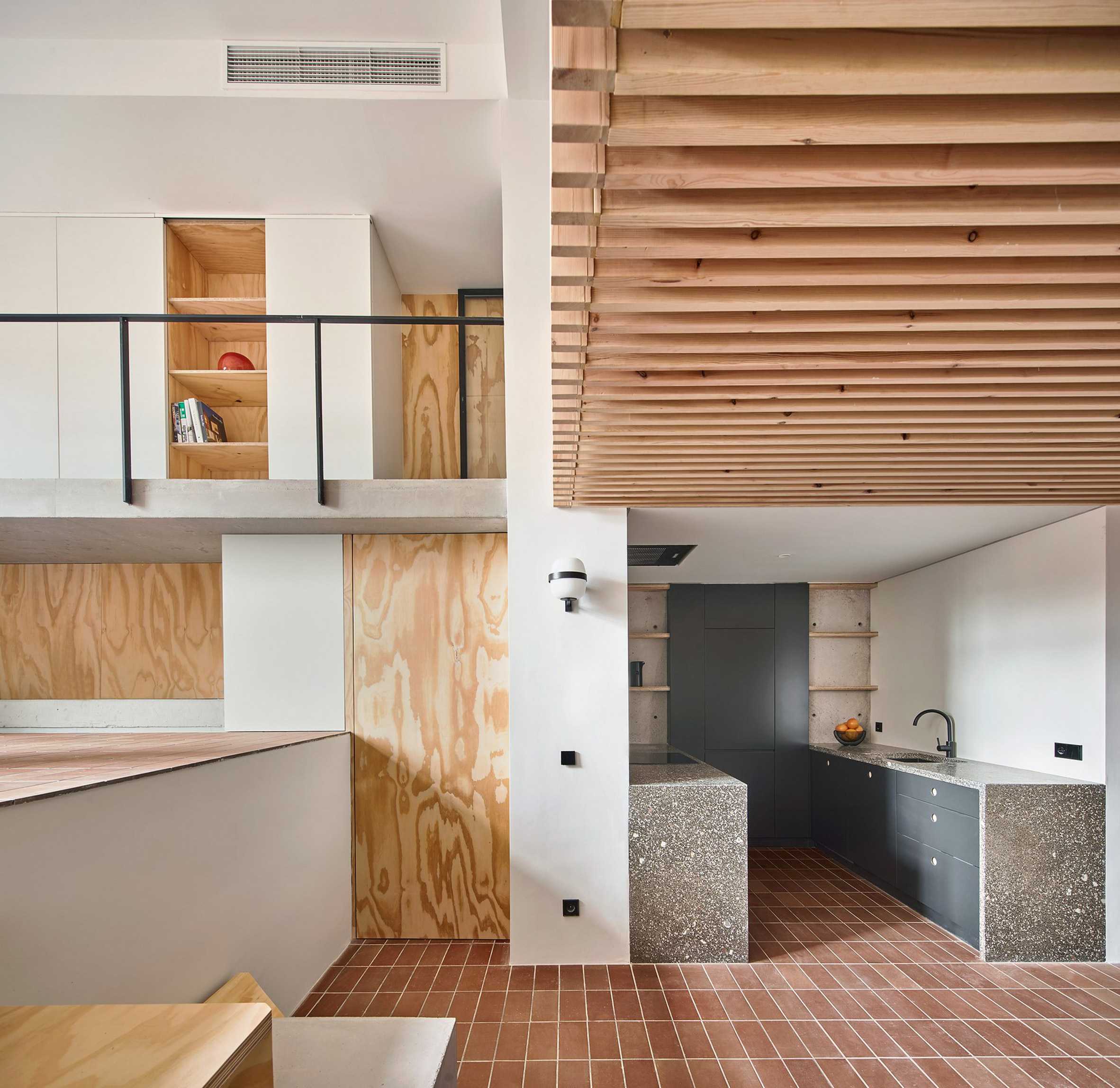 masi -aqui利用多层建筑来开放巴塞罗那的Yurikago住宅