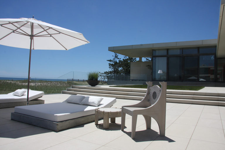 凯利·贝恩（Kelly Behun）通过户外家具系列加入“Invisible”系列