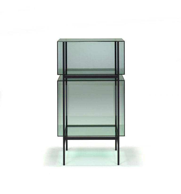 这些最小的lyn系列货架似乎浮在水面上