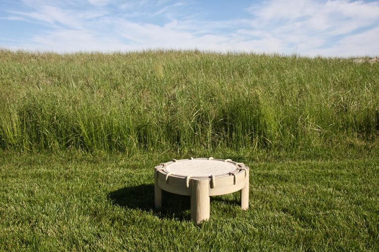 凯利·贝恩（Kelly Behun）通过户外家具系列加入“Invisible”系列