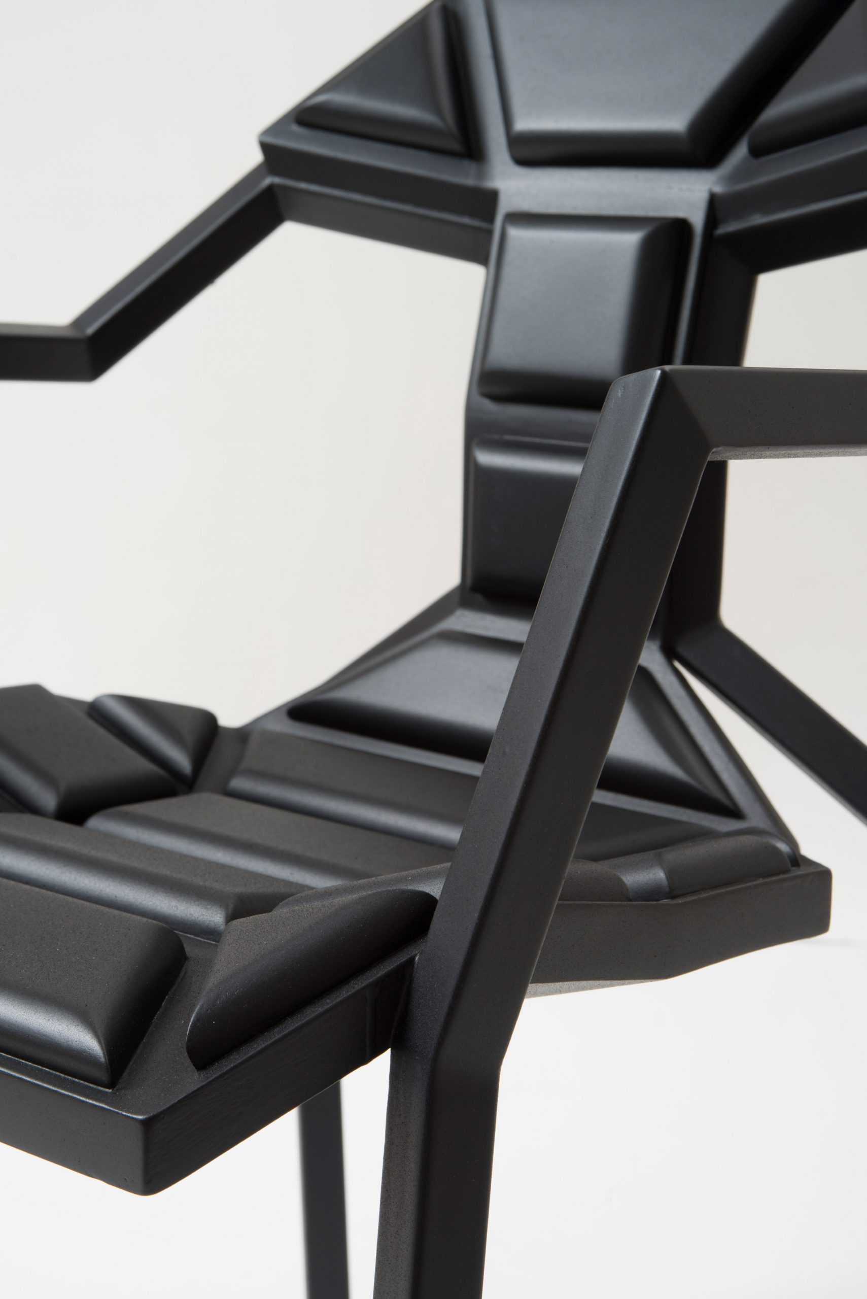 桑德罗·洛米纳什维利(Sandro Lominashvili)设计的蚂蚁形状的Allo椅就像一个拼图