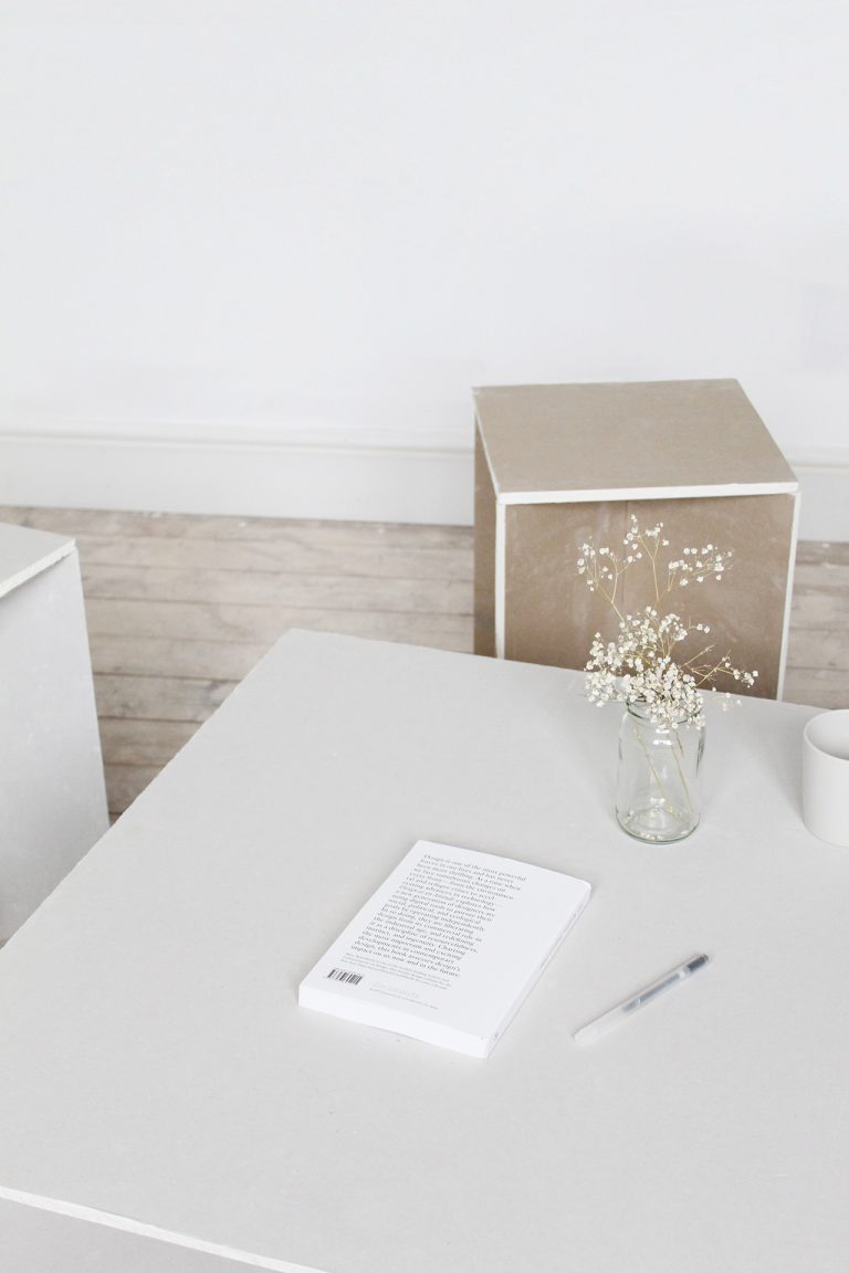 石膏板?干式家具应对负担得起的家具问题