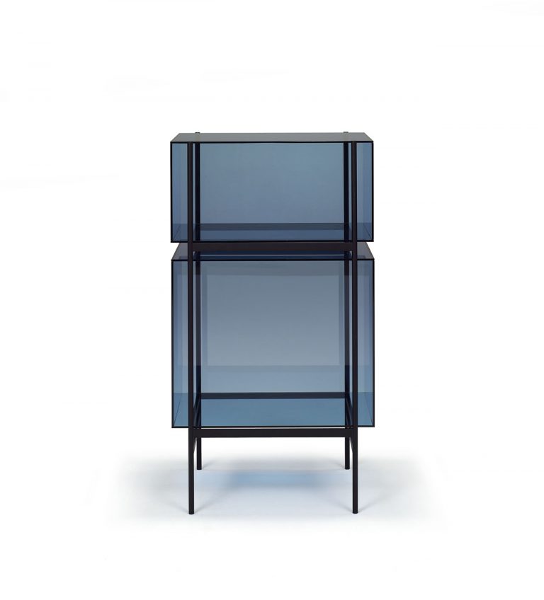 这些最小的lyn系列货架似乎浮在水面上