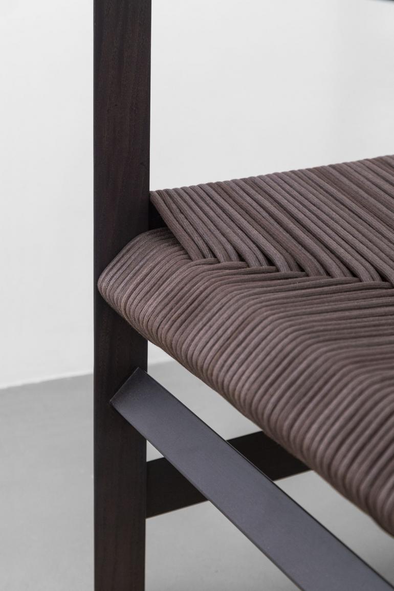 Francesco Faccin重塑了匿名的经典椅子设计