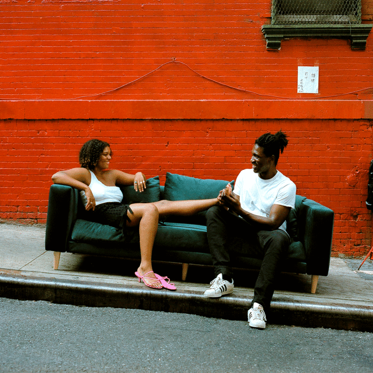 循环设计:Sabai将回收的纤维和瓶子变成价格实惠的沙发