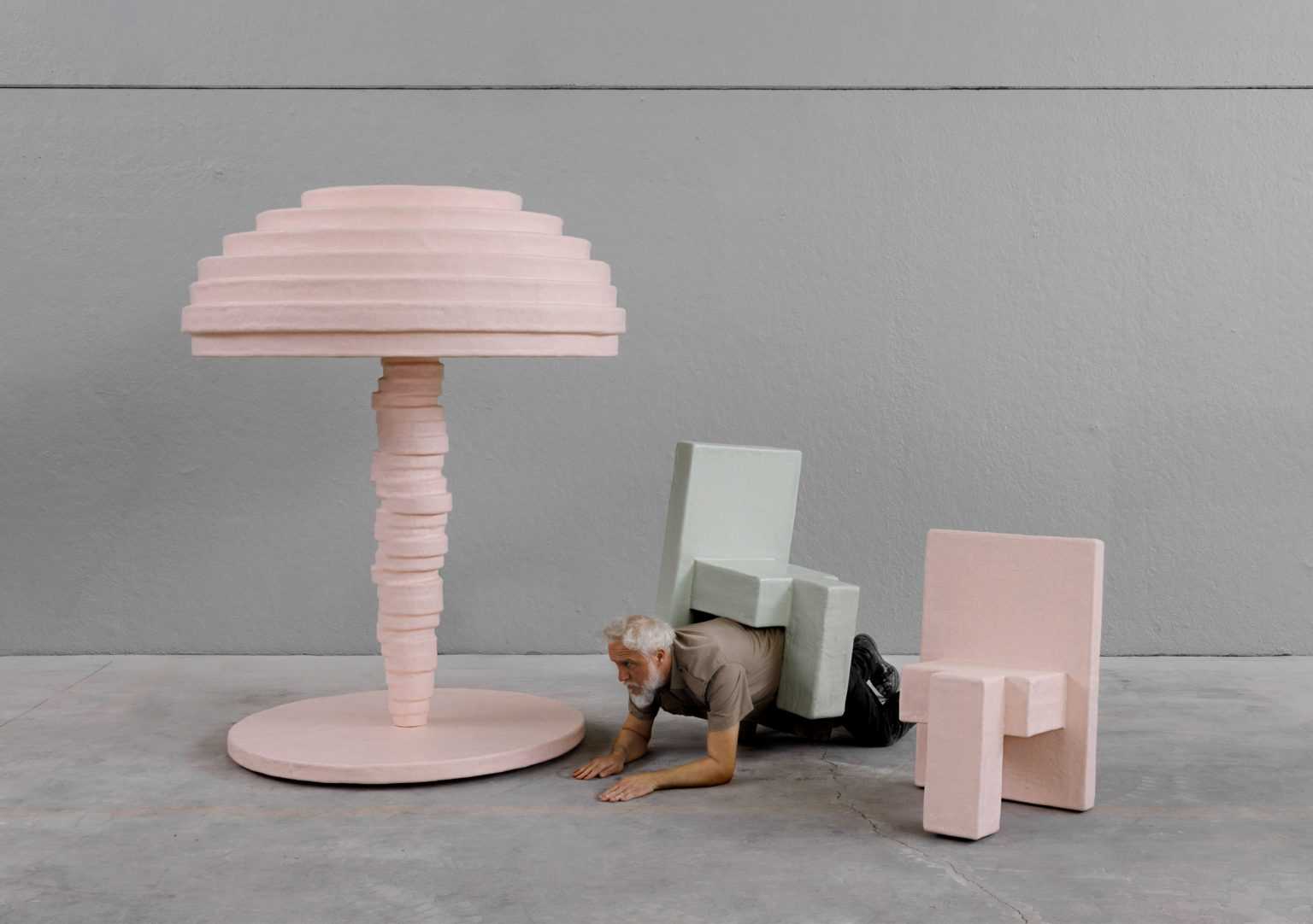 Studio Nucleo为Nilufar Gallery的蜡笔色调上色了原始家具