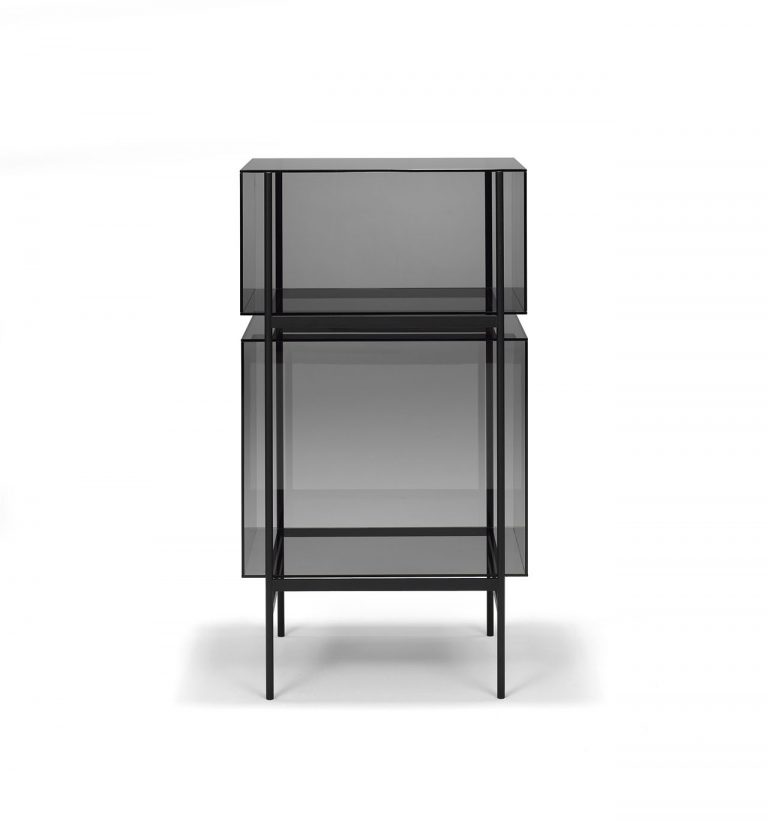 这些最小的lyn系列货架似乎浮在水面上