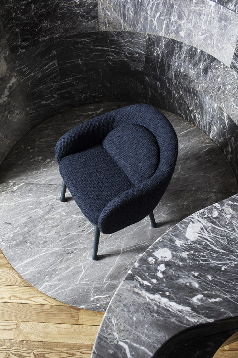 Frisée+ Corolla座椅系列为Billiani带来了设计的新阶段