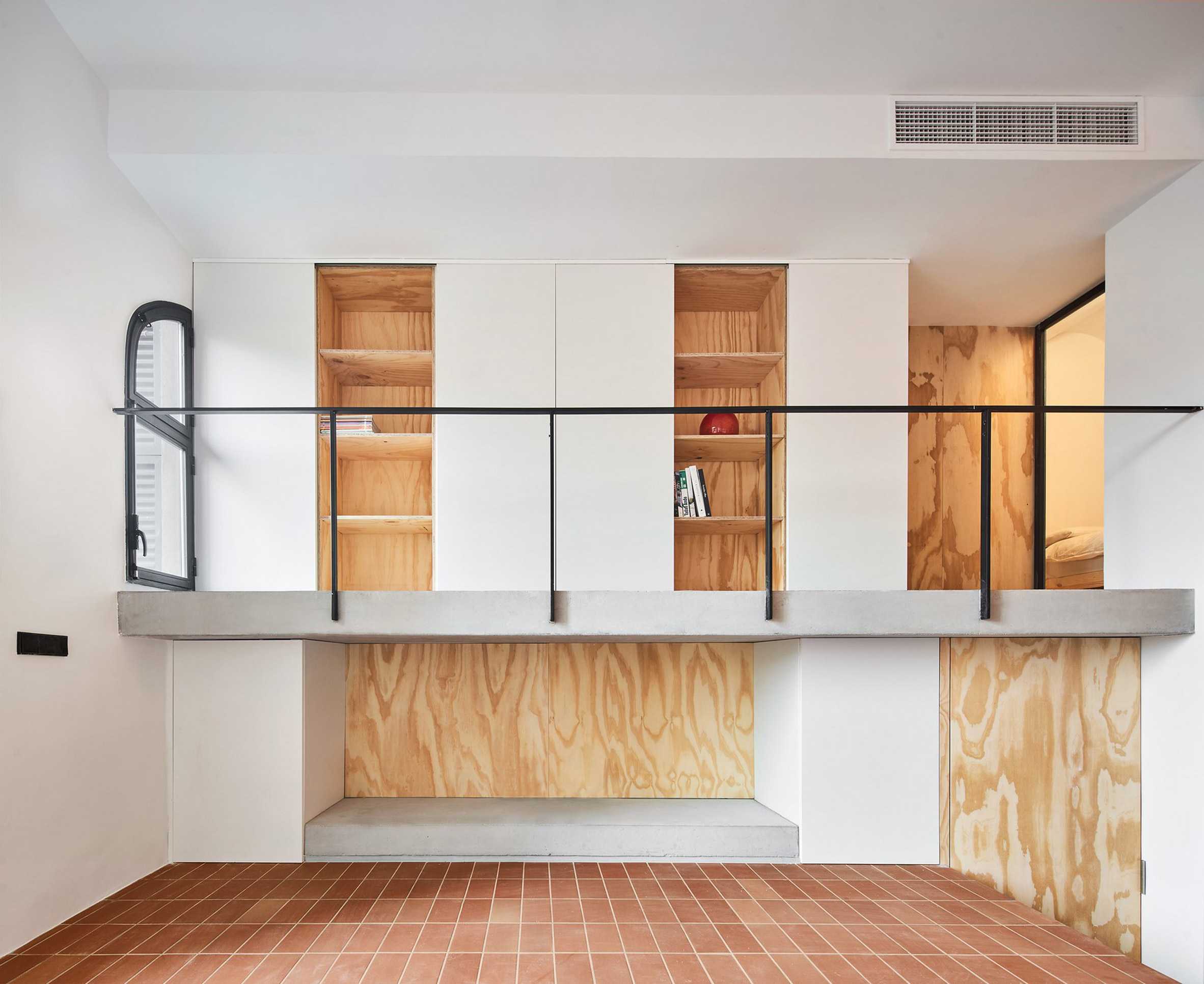 masi -aqui利用多层建筑来开放巴塞罗那的Yurikago住宅