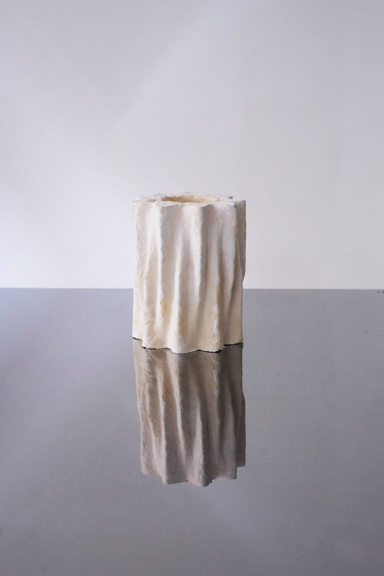 自然界的物体是由生物体构成的