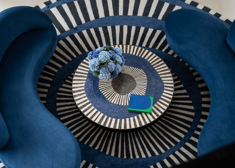 凯利·贝恩（Kelly Behun）通过户外家具系列加入“Invisible”系列