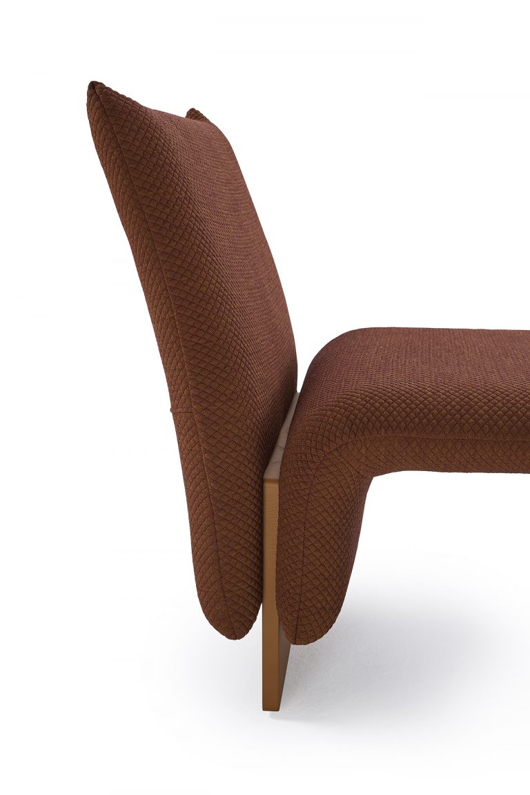 Diwan更新了许多传统的沙发